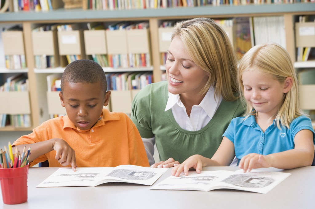 lettura insegnante bambini